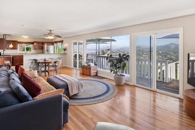 4258 Summit Drive, La Mesa CA: https://media.crmls.org/mediaz/480f51ed-1e8b-4dae-9082-9bffc45caad7.jpg