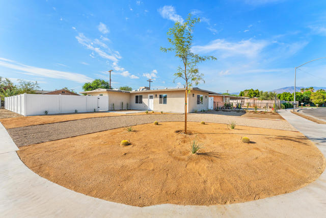 86101 Corte Olivia, Coachella CA: https://media.crmls.org/mediaz/480fe00d-54c0-46aa-a224-d2fa18a7c233.jpg