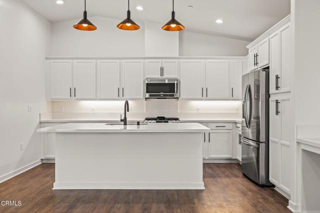305 North F St, Oxnard CA: https://media.crmls.org/mediaz/48102e4e-9b1b-4b21-a48d-d8d94ea8f49a.jpg