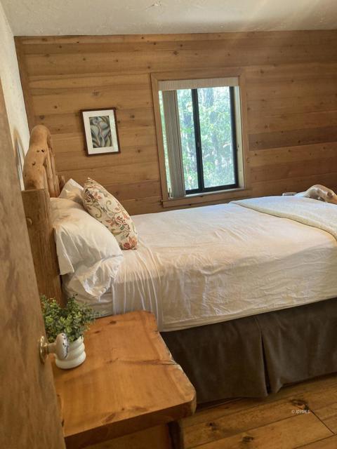 25500 Foster Lake Road, Idyllwild CA: https://media.crmls.org/mediaz/48103d11-ef3e-4c54-8fbd-4553b8b66e91.jpg
