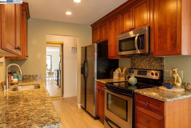 402 Laurel, Half Moon Bay, California 94019, 2 Bedrooms Bedrooms, ,2 BathroomsBathrooms,Condominium,For Sale,Laurel,41067718