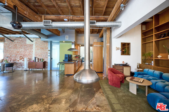 122 Mildred Avenue, Venice CA: https://media.crmls.org/mediaz/4810ab0b-d144-4898-9eec-f77f071d6972.jpg