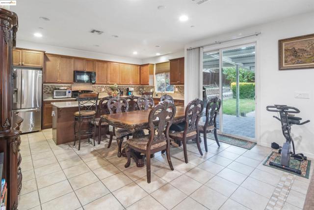 4586 Donegal Way, Antioch CA: https://media.crmls.org/mediaz/48112ff2-a245-4965-ae93-926fe0283da4.jpg