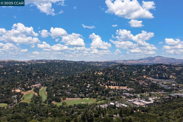37 La Madronal, Orinda CA: https://media.crmls.org/mediaz/48125119-7b84-42aa-a285-e5110ffa1815.jpg