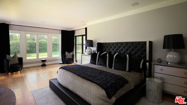 18625 Wells Drive, Tarzana CA: https://media.crmls.org/mediaz/4813e0e6-98e5-45b4-8c3e-8b48bd81d3b8.jpg