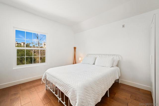 2150 Camino De La Reina, San Diego CA: https://media.crmls.org/mediaz/48145e49-7f50-462a-89bd-9cec0e35f44d.jpg