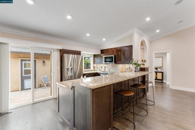5588 Gonzalez Ct, Concord CA: https://media.crmls.org/mediaz/4814c81f-f1c4-484a-adcc-e73d3f9e091d.jpg