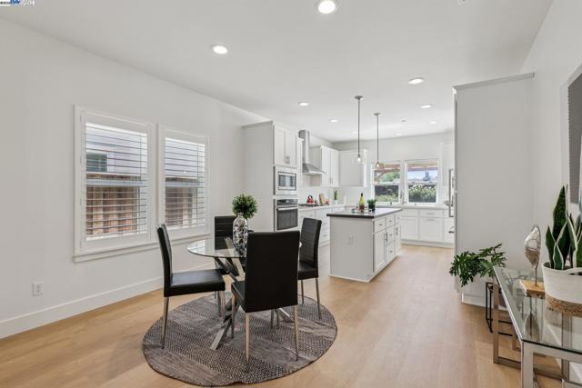 2145 Linden St, Livermore CA: https://media.crmls.org/mediaz/481520b8-3012-46ec-ab69-5b00f4160586.jpg