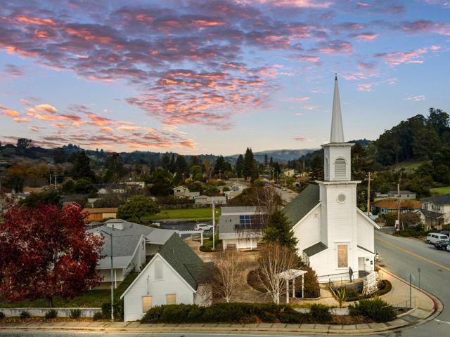 2878 Lindsay Lane, Soquel CA: https://media.crmls.org/mediaz/48155114-8a4c-42ca-81e6-cb0d484fc17d.jpg