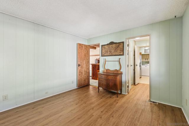 275 S Worthington St, Spring Valley CA: https://media.crmls.org/mediaz/4815b8a7-c3a1-4174-96b6-e4af892315b1.jpg