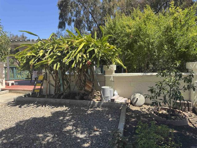 14305 EL VESTIDO STREET, San Diego CA: https://media.crmls.org/mediaz/48163256-cfb9-4bdf-8f5f-50a485ca3f70.jpg