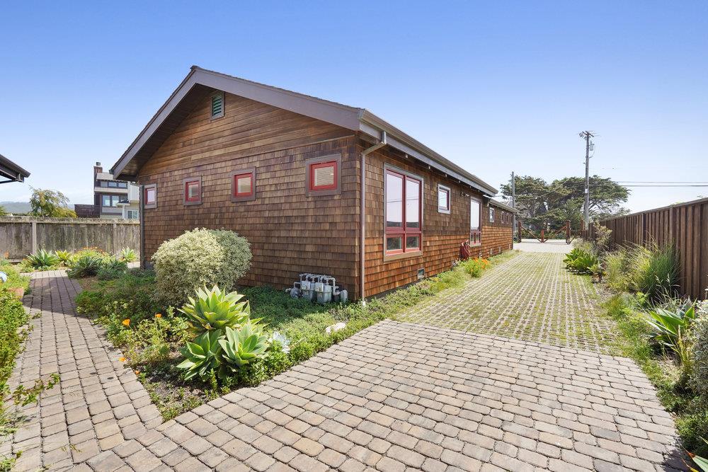 137 Kelly Avenue, Half Moon Bay CA: https://media.crmls.org/mediaz/48163565-acc5-4155-972f-32b0b025f78e