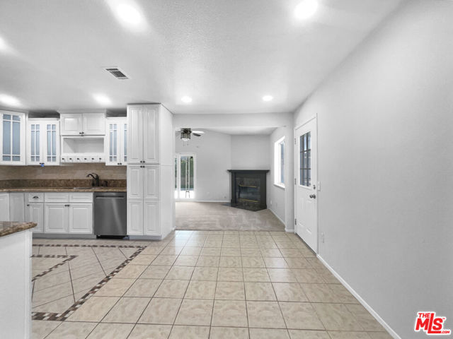 42859 23rd Street, Lancaster CA: https://media.crmls.org/mediaz/48165c86-c5a3-480d-81af-ecef2e85c1ac.jpg