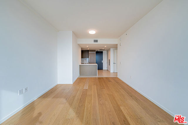 889 Francisco Street, Los Angeles CA: https://media.crmls.org/mediaz/481663b0-bec8-4a4e-b754-baa8339671b0.jpg
