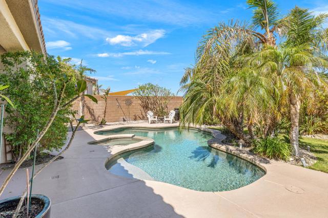 74062 Jeri Lane, Palm Desert CA: https://media.crmls.org/mediaz/4816f54d-4ddd-4e22-85a1-8ce2b5d658c1.jpg