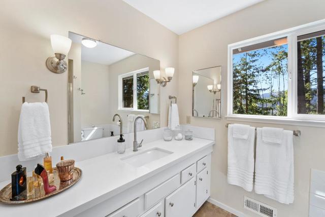 24 Terrace Way, Felton CA: https://media.crmls.org/mediaz/481726b4-020a-4b45-88f2-e0f161e4c49b.jpg