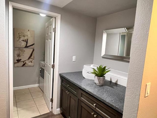Image 4 of 18 For 3334 Woodside Lane
