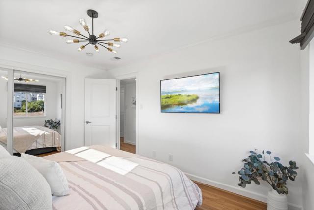 1640 Marina Court, San Mateo CA: https://media.crmls.org/mediaz/481758ae-eaf8-4dfb-b709-f42df42185ba.jpg