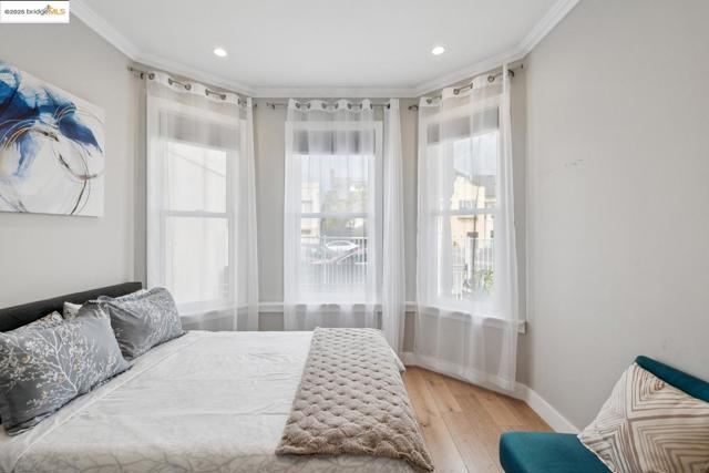 1537 Revere AVE, San Francisco CA: https://media.crmls.org/mediaz/48176dda-d8cf-4d5c-b316-3bb0628981b5.jpg
