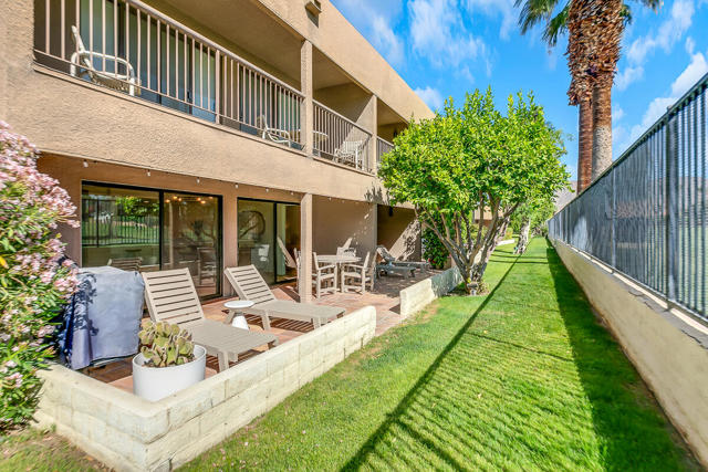 73879 Club Circle Dr, Palm Desert CA: https://media.crmls.org/mediaz/48178c11-5cb4-486f-8951-ee99d6e0f9d8.jpg