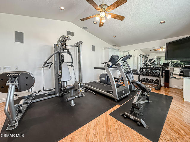 2848 Bayham Cir, Thousand Oaks CA: https://media.crmls.org/mediaz/481833e8-4be6-415a-8c76-018461d3a139.jpg