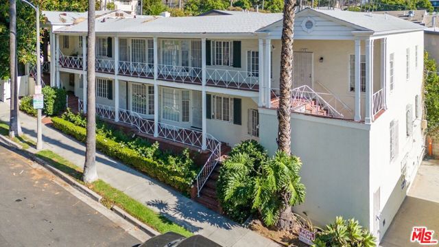 1658 N Sierra Bonita Avenue, Los Angeles CA: https://media.crmls.org/mediaz/48186142-21b9-4b43-ac8b-83429cdcdacc.jpg