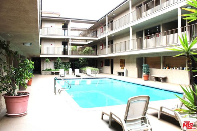 2501 W Redondo Beach Boulevard, Gardena CA: https://media.crmls.org/mediaz/4818f594-541d-4e91-98aa-20d0552a4300.jpg