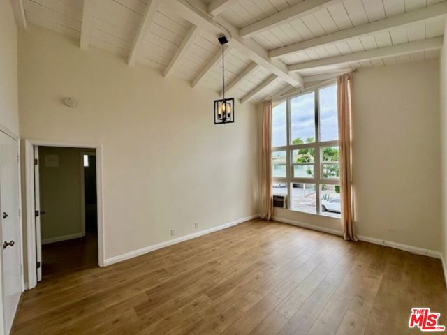 1114 S Sherbourne Drive, Los Angeles CA: https://media.crmls.org/mediaz/48194dda-1028-40f8-88db-14bfff6545a9.jpg
