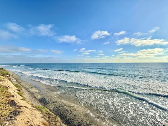 543 Rockport Ct, Encinitas CA: https://media.crmls.org/mediaz/481a0d03-0641-47fa-886f-bdd1046012fc.jpg