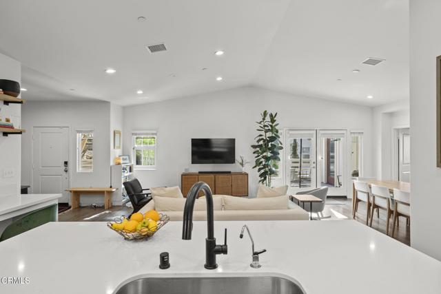 Detail Gallery Image 17 of 34 For 303 N F St #201,  Oxnard,  CA 93030 - 3 Beds | 2 Baths