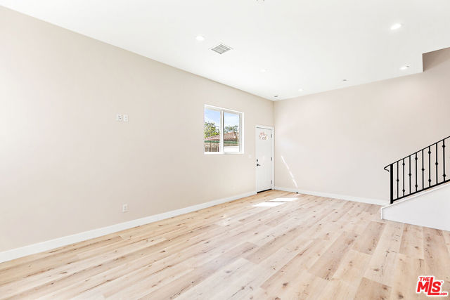 16698 W Moorpark Street, Encino CA: https://media.crmls.org/mediaz/481af313-943e-498a-baf4-88346ec71970.jpg