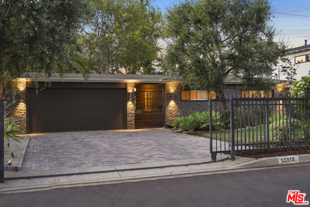12815 Sarah Street, Studio City CA: https://media.crmls.org/mediaz/481b597a-d4cf-47f1-87d8-3e16ed571cd7.jpg