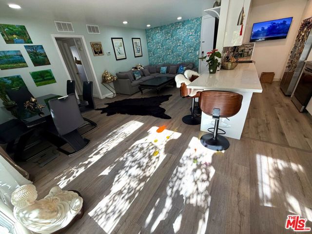 843 4th Street, Santa Monica CA: https://media.crmls.org/mediaz/481bb4a0-0c89-4847-8c95-47eeb8e6a09f.jpg