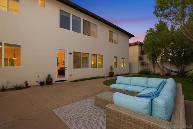 10237 Paseo De Linda, San Diego CA: https://media.crmls.org/mediaz/481bd88b-4d3b-465e-990e-675820404c4d.jpg