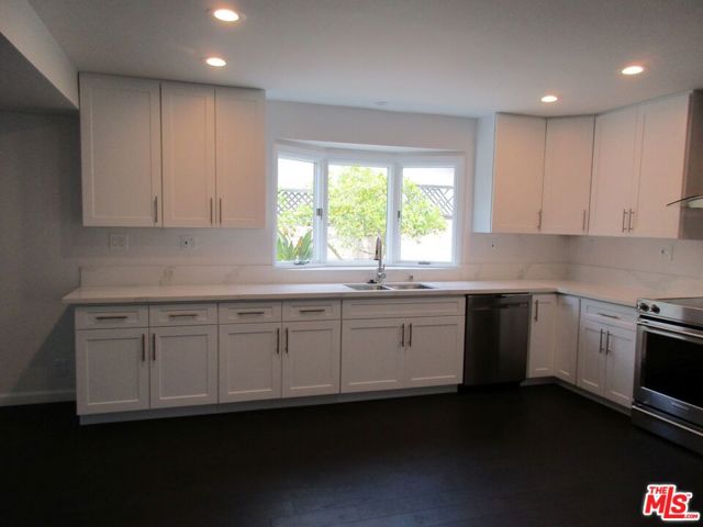 28436 Lomo Drive, Rancho Palos Verdes CA: https://media.crmls.org/mediaz/481c2e32-5157-442c-b55a-85bd629b3a13.jpg