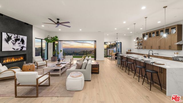 2082 Las Canoas Road, Santa Barbara CA: https://media.crmls.org/mediaz/481c3335-4c68-4745-a016-07a6be5616e7.jpg