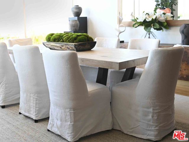 865 Comstock Avenue, Los Angeles CA: https://media.crmls.org/mediaz/481ca7d3-1a7a-43c7-ab9a-2d91a2e347df.jpg