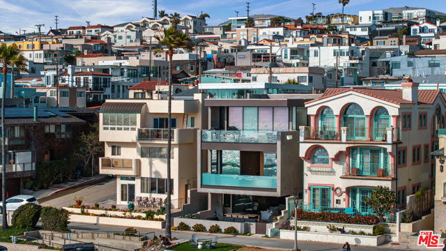 4016 The Strand, Manhattan Beach CA: https://media.crmls.org/mediaz/481ccc90-ea45-4d78-9f1c-636585e6354d.jpg