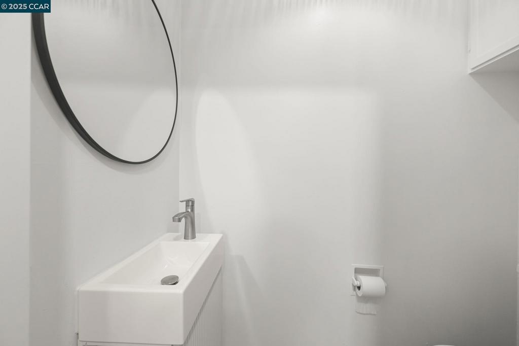 https://media.crmls.org/mediaz/481cfe57-11a5-44c5-b895-5befe593096f.jpg?preset=X-Large