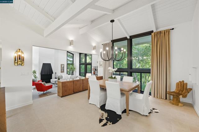 4161 Coralee Ln, Lafayette CA: https://media.crmls.org/mediaz/481d6e9e-0857-4b34-9a79-805798a1862f.jpg