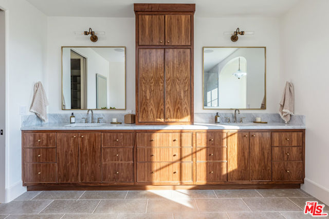 3745 May Street, Los Angeles CA: https://media.crmls.org/mediaz/481d958d-3d2a-47d5-a38b-4767d86b4796.jpg