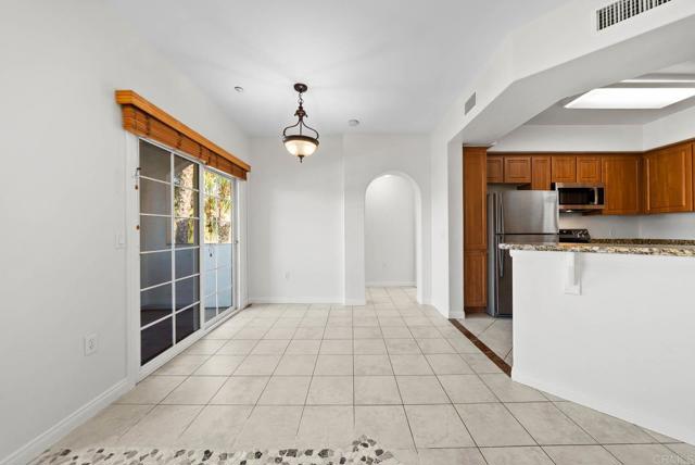 2707 Lake Pointe DR, Spring Valley CA: https://media.crmls.org/mediaz/481dfba1-579b-4041-b3f7-bf06ad85d2a6.jpg