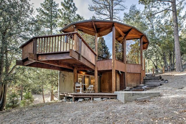 55283 Pine Crest, Idyllwild CA: https://media.crmls.org/mediaz/481dfc75-da30-4edf-b96d-3bc8fc44ff55.jpg