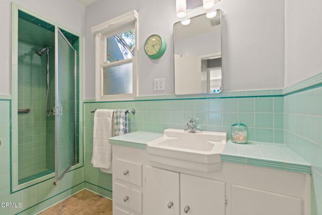 Detail Gallery Image 16 of 26 For 1640 Pasadena Glen Rd, Pasadena,  CA 91107 - 2 Beds | 2 Baths