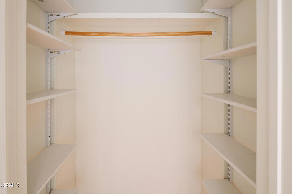 https://media.crmls.org/mediaz/481e314a-1be0-4f40-b00d-bfad3d31fae1.jpg?preset=X-Large