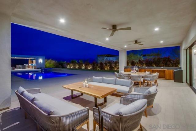 2885 Gate Three Place, Chula Vista CA: https://media.crmls.org/mediaz/481f29c1-165a-4fa6-990c-ba600dc99321.jpg