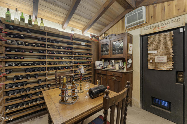 Detail Gallery Image 6 of 8 For 1345 Carnarvon Dr, Pasadena,  CA 91103 - 2 Beds | 2 Baths