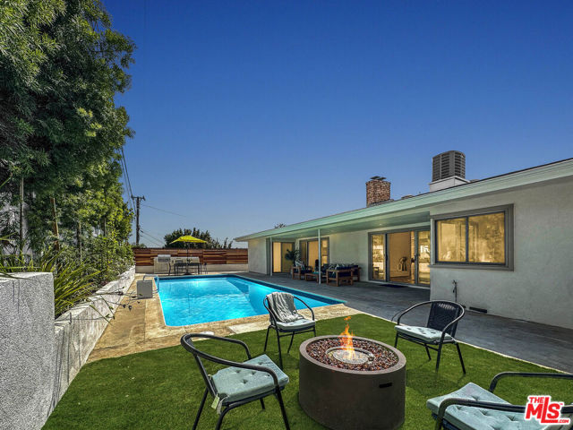 5810 S Halm Avenue, Los Angeles CA: https://media.crmls.org/mediaz/481f528c-cec6-4624-be71-f506db43dd54.jpg