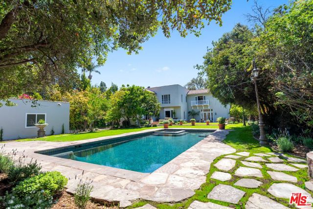 1004 N Beverly Drive, Beverly Hills CA: https://media.crmls.org/mediaz/48207244-8f18-4b5f-aa83-b14bc3464444.jpg