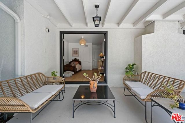 6827 Bianca Avenue, Lake Balboa CA: https://media.crmls.org/mediaz/4820fa5d-1d1b-412f-a2d3-bb55e8e1faa3.jpg